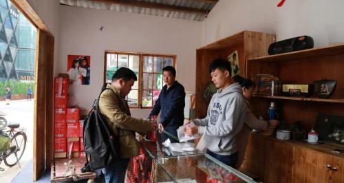 开小卖部需要多少钱（广西小伙开小卖部）