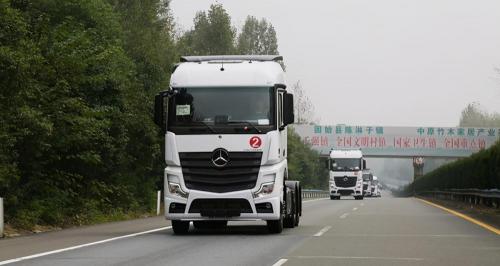 大挂车多少钱一辆（70万出头买一台510马力新款奔驰牵引车）