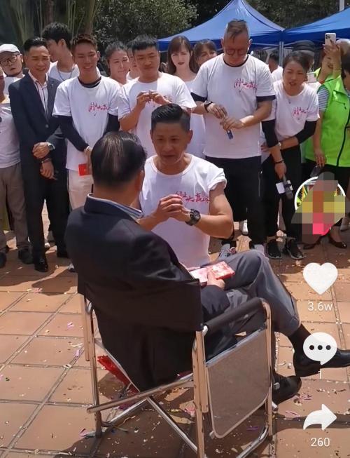 拜师一般封红包多少钱（63岁影帝万梓良排场大）