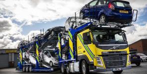 托运汽车2000公里多少钱（春节期间成为轿运车业务新）
