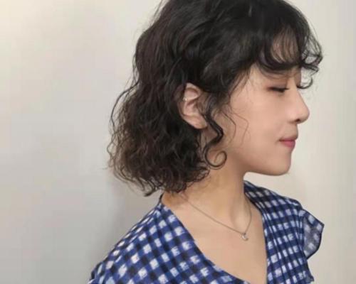 烫发一般多少钱（天凉了头发也该烫了）