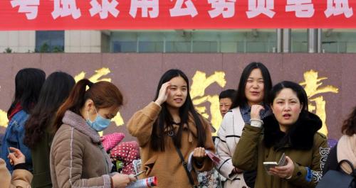 公务员面试培训班多少钱（为考公务员花几万块上培训班）