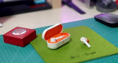 i9001刚出来卖多少钱（2021年送耳机给喜欢听音乐的女生）