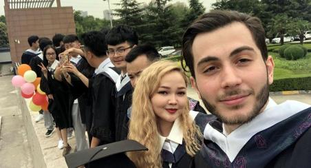 去美国需要多少钱（赴美机票高达十万元一张）