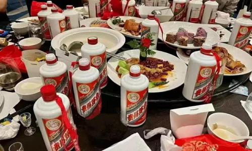 天时酒多少钱一瓶（山东人过年请客）