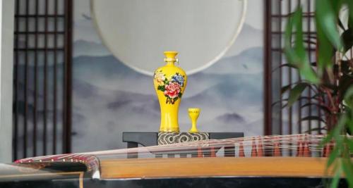 西凤酒30年多少钱一瓶（国花瓷30年荣耀版焕新上市）