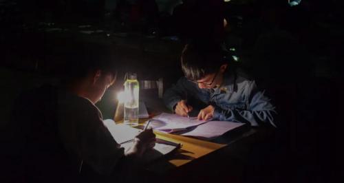 家用发电机多少钱一台（停电生活指南）
