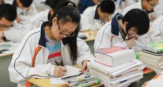 高三复读一年多少钱（高考复读生达180万）