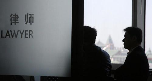咨询律师多少钱（难免请一次律师打官司）