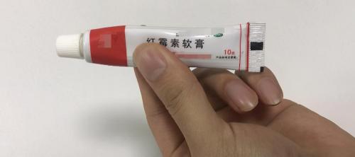 克拉霉素多少钱一盒（2块钱的红霉素软膏很常用）