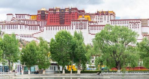 青海跟团旅游要多少钱（去西藏旅游需要多少钱）
