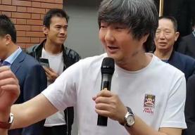 酒吧开个台多少钱（44岁王大治开酒吧挣钱）