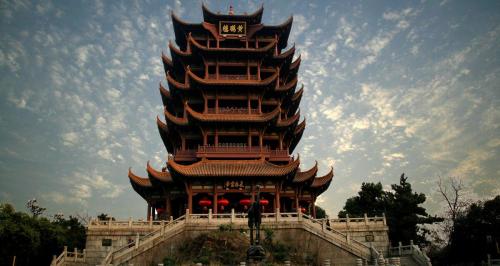 黄鹤楼峡谷柔情多少钱一包（四位诗人有关黄鹤楼的诗作）