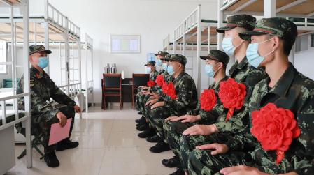 大学生义务兵两年能拿多少钱（大学生服兵役两年后）