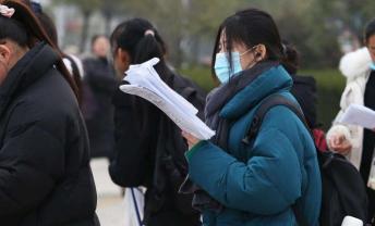 研究生每年学费多少钱（研究生学费或将上涨至6万多）