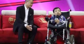 李创利的资产有多少钱（他身高不足1米）