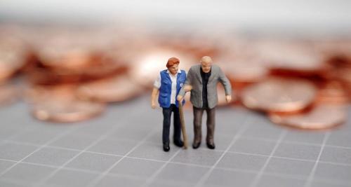 低保每月多少錢（新疆對60歲至80歲的老人）