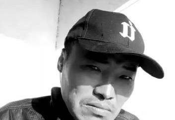 檀木梳子多少钱一把（诗人张墨翰去世）