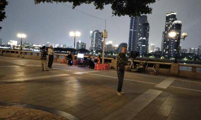 室外点歌机多少钱一台（江对岸露天卡拉OK高音歌声扰民）