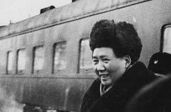 白牡丹烟多少钱一包（1960年毛主席在杭州听戏）