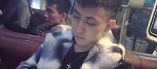 秦奮玩游戲花多少錢（1000多萬名表）