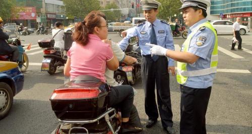 驾驶证报名费多少钱（电动车考取驾驶证的流程是什么）