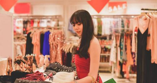 农村开服装店要多少钱（河南大妈开服装店）