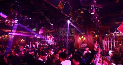 坐台出台一年挣多少钱（我是一个滴滴司机）