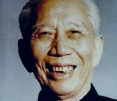 主席工资一个月多少钱（王震关心专家待遇）