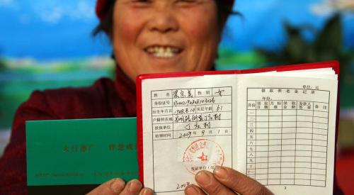 养老一次性要交多少钱（提高农民养老金）
