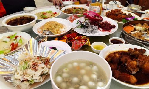 酒店婚宴一般多少钱一桌（表哥为）