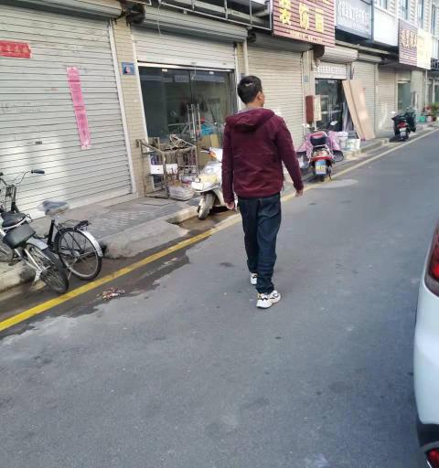 刑事案件多少钱判2年（男子两次冒用他人身份被判刑）