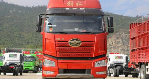 解放j6倒车镜多少钱（1100L防盗油箱）