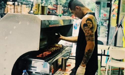 开一家烧烤店大概要多少钱（我在成都开新疆烧烤店）