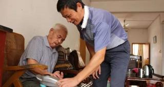 医院护工一天多少钱（53岁男人）