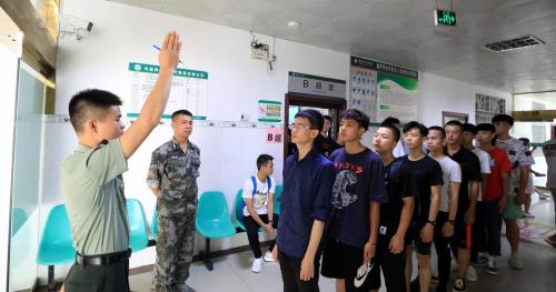 当兵体检多少钱（大学生当兵体检环节很严格）