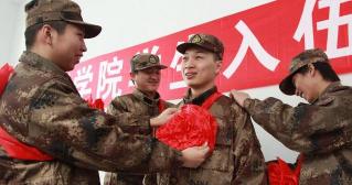 当兵两年能拿多少钱（大学生参军入伍有好处）