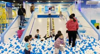 小型超市投资多少钱（想在超市开一家150平的室内游乐场怎么样）