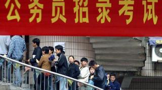 公务员多少钱一个月（硕士研究生考上公务员）