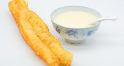 豆浆一天喝多少为宜（家庭自制豆浆）