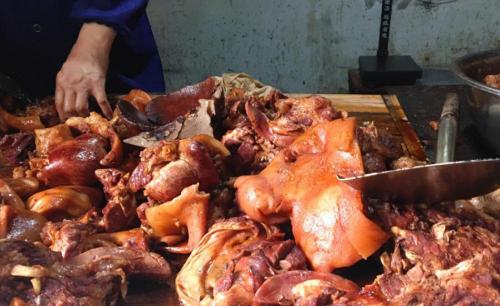 猪头多少钱一斤（河南小镇上开了37年的卤肉店）