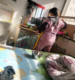 怀孕一个月怎么打掉多少钱（40岁大妈独自去医院生孩子）