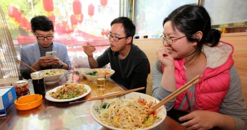 小面館一年能賺多少錢（廣東大姐開面館）