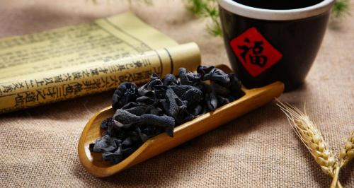 东北秋木耳多少钱一斤（买木耳）