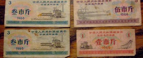 老粮票价格全国粮票值多少钱（农村家里一堆过去的粮票）