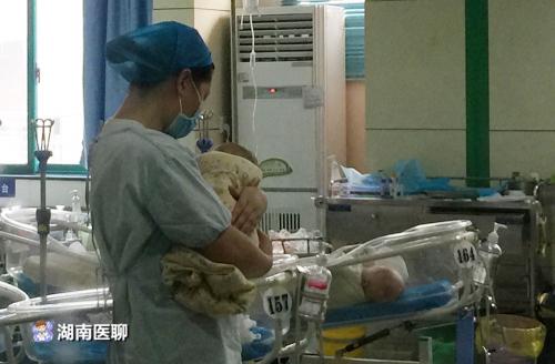 31周早产儿要花多少钱（湖南女子孕27周早产下仅2）