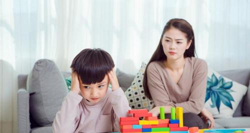修手机多少钱（儿子摔坏了爸爸5000元的手机）