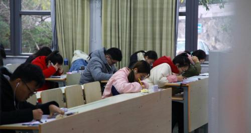四级考试满分多少（大学英语四级的题型和分值是怎样的）