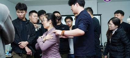 学健身教练多少钱（培训健身教练费用一般都是多少钱呢）