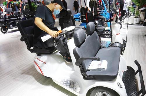 a5多少钱（雅迪发布最新老年代步车）